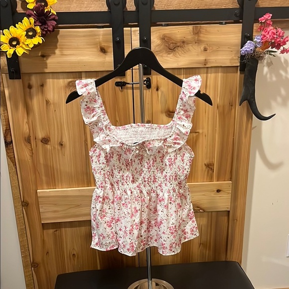 Chic Floral Ruffle Crop Top - Picture 7 of 9